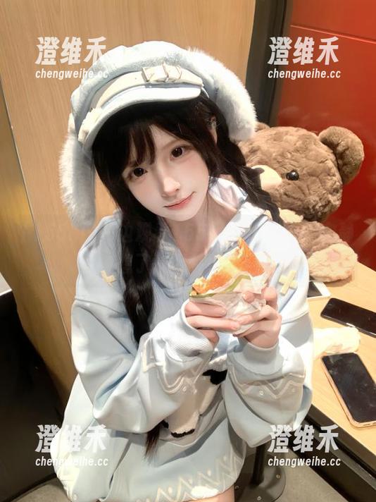 一边观看155hl.fun，一边安静想了一万件事情！