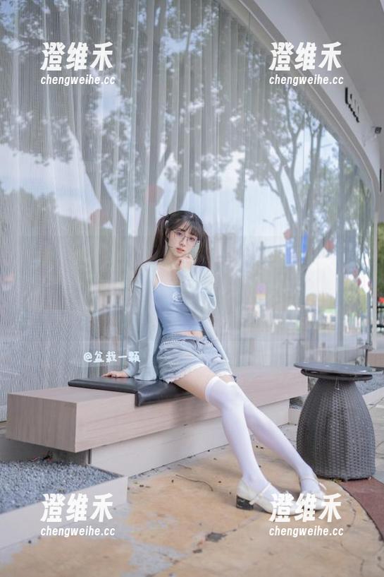51cg吃瓜网视频：有事回家途中，没想到路边摊成了最热的吃瓜现场！