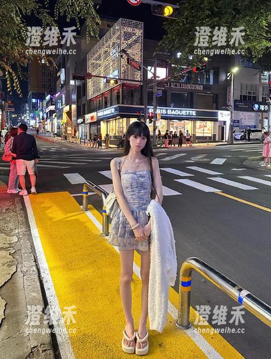 视频在“91今日吃瓜”：下雨天竟然让我看到了一场狂欢