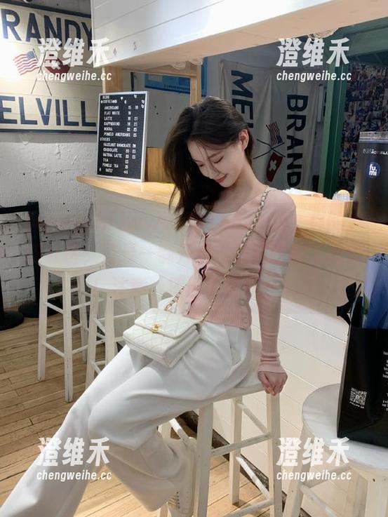 www.hl155.ccm，你的瓜田社区，登录一键开启“疯狂吃瓜”模式！注意，摔倒了别怪我！