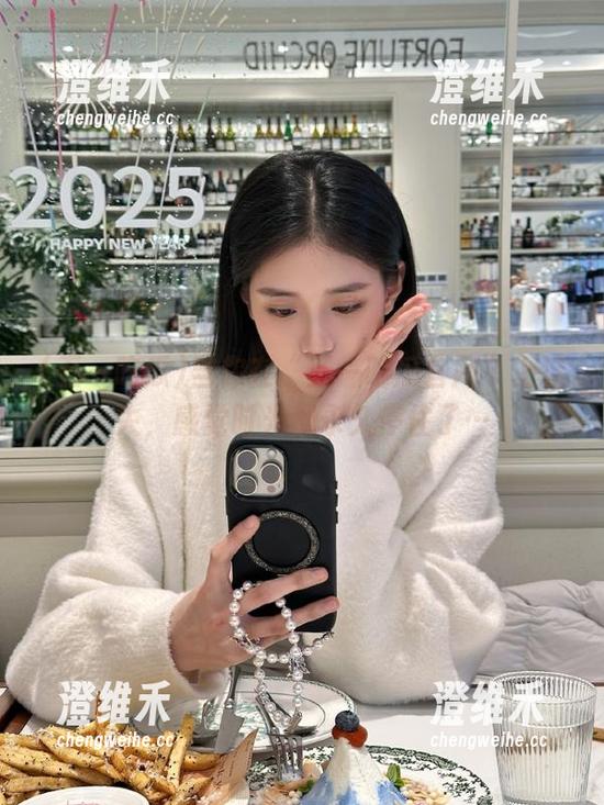当你在“五一吃瓜官网”上迷失，感觉时光都永久停住了…