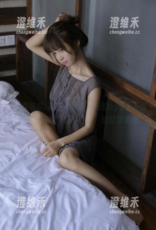 在免费吃瓜网的app上不停滑动，真有种“虐待自己”的微妙快感。