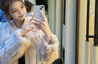 www.51cg.fun吃瓜网是个万花筒，观看完我竟开始自言自语