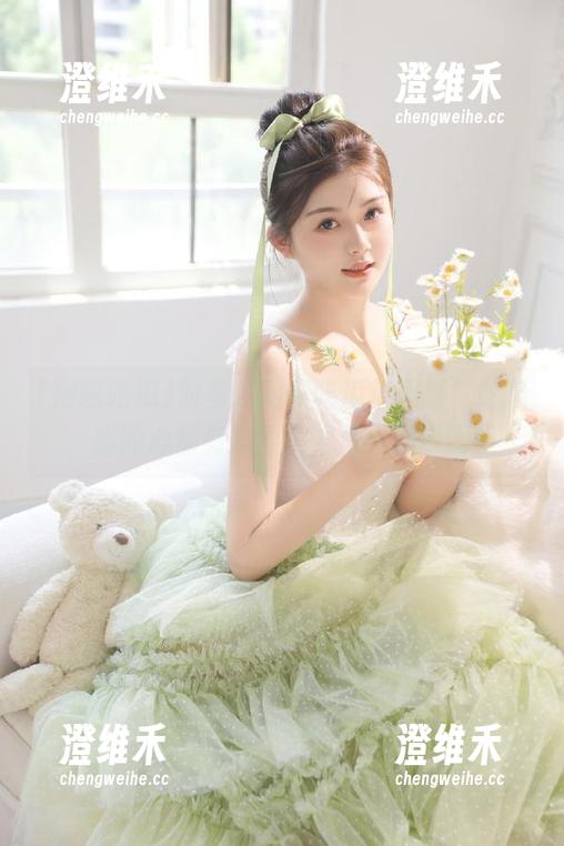 对着“网曝吃瓜苹果版”吃瓜，我的心情有点复杂，怎么回事啊！