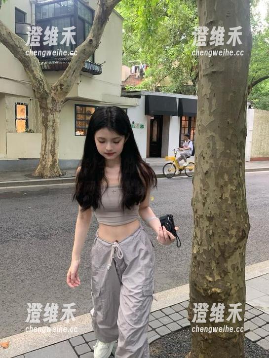 今天的瓜还没消化完，黑料不打烊网站就继续添油加醋了。