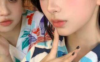 逛官网时偶遇黑料不打烊的孪生姐妹，快来看这一出好戏！