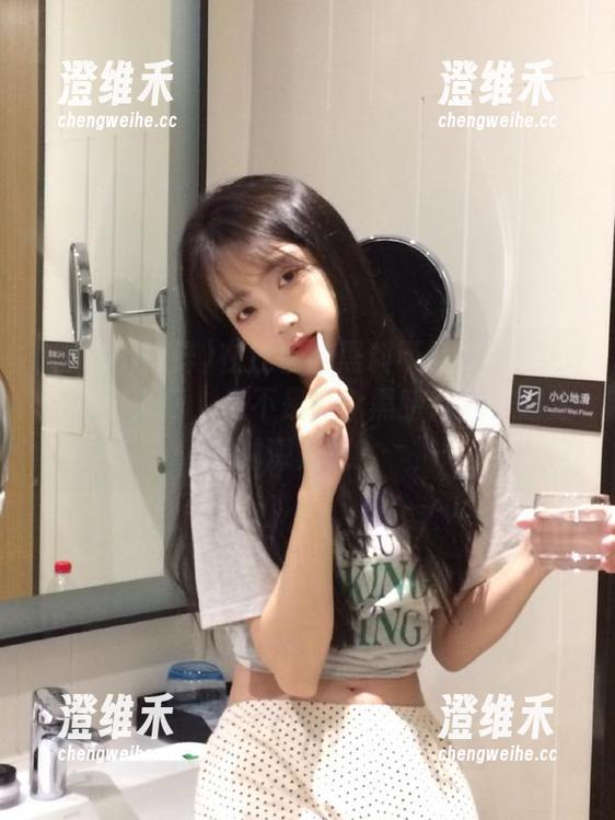 在线畅游黑料不打烊tttzzz，那个入口，是不是像个黑暗森林，越走越深入呢？