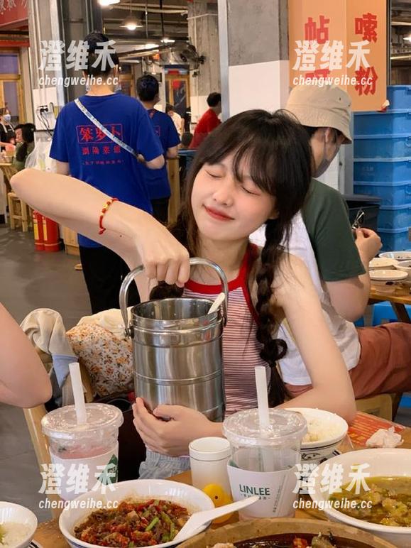 下载“黑料正能量”视频区，颠覆你对无聊生活的认知，谁说黑暗不能带来光亮？