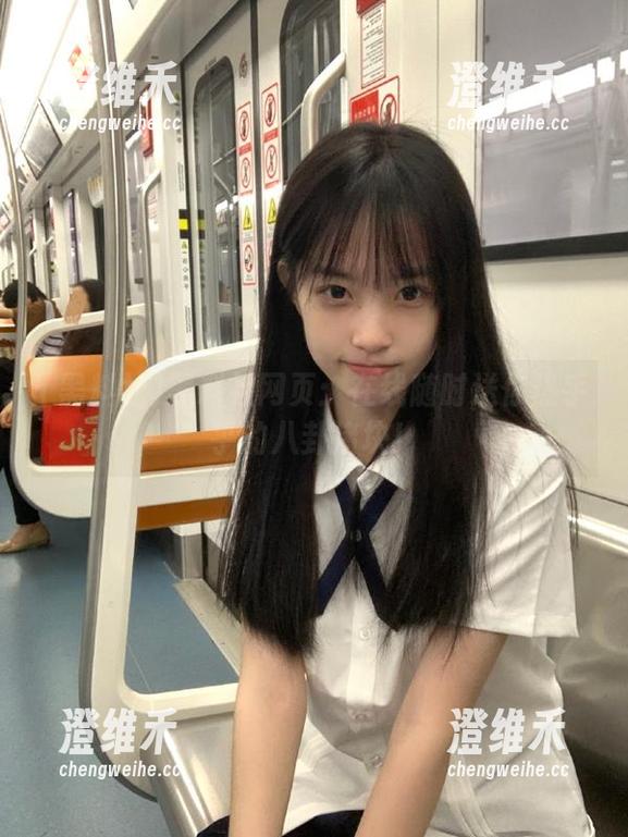 黑料社网页：在线随时送你热乎乎的八卦猪块！