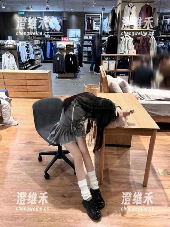 黑料社正能量下载地址，拿走不谢，别怪我不提醒你哦！